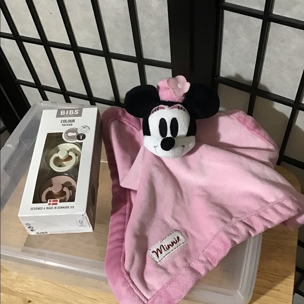 NIB Bibs 2 Natural Rubber Round Pacifier / Disney Minnie Pink Security Blanket